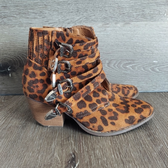 BEAST FASHION Shoes - BEAST FASHION Leopard Print Vegan Ankle Boots sz 7.5